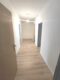 Schöne 3-Raum-Wohnung - Langer Flur mit Holzboden