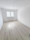 Schöne 3-Raum-Wohnung - Leeres Zimmer mit Fenster