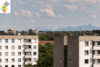 Helle, moderne Wohnung mit Balkon in München-Fürstenried - Stadtansicht mit Bergen
