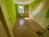 Gemütliche 3-Zimmer-Wohnung in Zeitz mit Balkon und Kaminofen - Leeres Zimmer mit Laminat