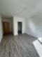 Moderne 2-Zimmer-Wohnung in Gera - Jetzt zugreifen! - Leerer Raum mit Holzboden