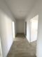 3-Zimmer-Wohnung mit Balkon - Heller Flur mit Türen