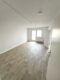 2-Zimmer-Wohnung mit Balkon und Teleheizung in Borna - Helles leeres Zimmer