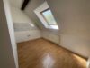 Helles Dachgeschoss mit 2 Zimmern in Zeitz - Leeres Dachzimmer